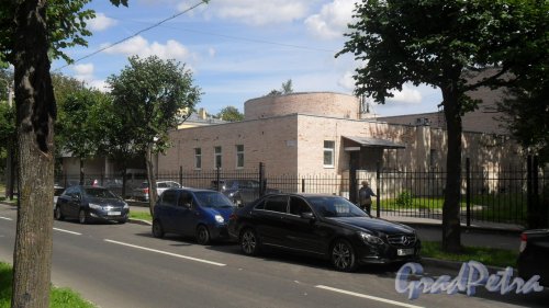 Пушкин, улица Госпитальная, дом 15, литер А. Морг. В здании расположено похоронное бюро «Энозис». Фото 10 августа 2016 года.