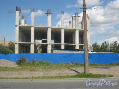 ул. Маршала Казакова, участок 3. Общий вид строящегося здания. Фото 9 августа 2016 г.