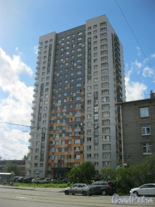 Кронштадтская ул., дом 13, корпус 2. Общий вид здания с Кронштадтской ул. Фото 9 августа 2016 г.