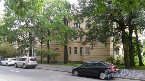 Пушкин, улица Широкая, дом 3. Вид дома со стороны Детского парка. Фото 10 августа 2016 года.