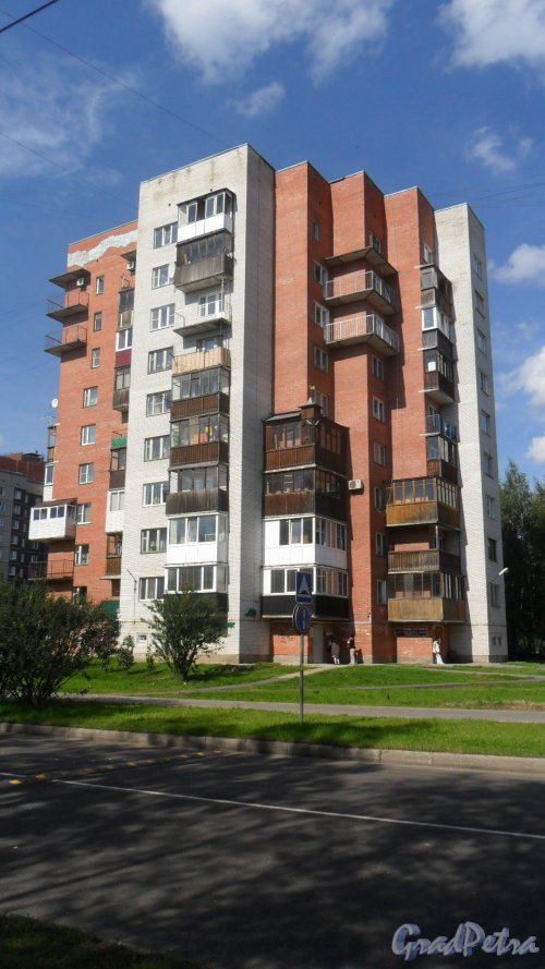 Всеволожск, Ленинградская улица, дом 26, лит. А. 9-этажный жилой дом 1997 (2000 ?) года постройки. 1 парадная, 33 квартиры. Фото 23 августа 2016 года.