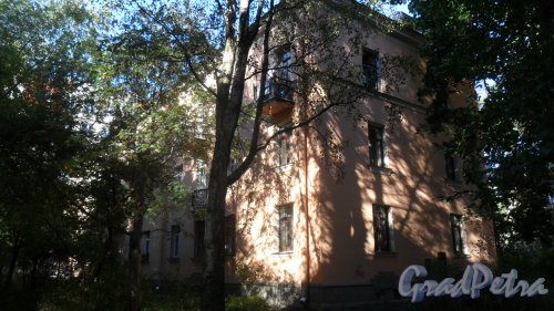 Улица Ломовская, дом 4. Вид дома со двора. Фото 13 сентября 2016 года.