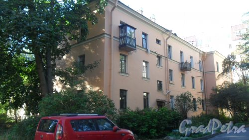 Улица Ломовская, дом 4. Вид дома со стороны проспекта Энгельса. Фото 13 сентября 2016 года.
