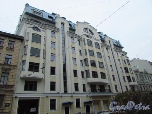 4-я Советская улица, дом 9. Общий вид здания. Фото 17 октября 2016 года.