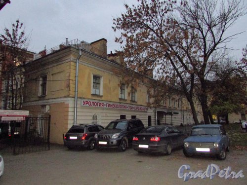 2-я Советская улица, дом 4, литера А. Фасад здания со стороны Греческого сквера. Фото 17 октября 2016 года.