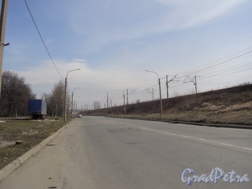 Гранитная улица на участке между Малоохтинском проспектом и Новочеркасским проспектом. Фото 12 апреля 2011 года.