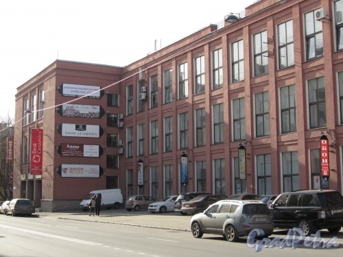 Железноводская улица, дом 3. Левая часть фасада здания. Фото 30 апреля 2012 года.