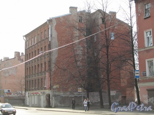 Железноводская улица, дом 9, литера А. Общий вид здания. Фото 30 апреля 2012 года.