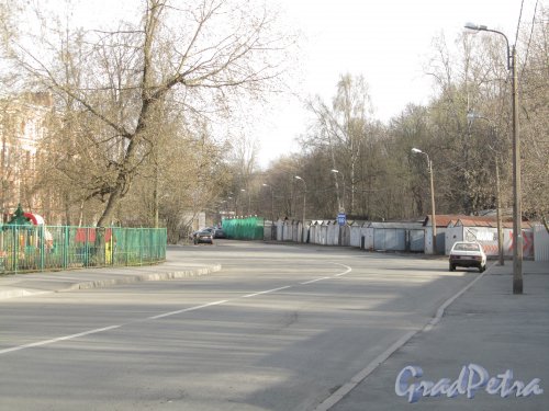 Сазоновская улица. Частные гаражи на пересечение с улицей Одоевского. Фото 6 мая 2015 года.