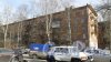 Улица Матроса Железняка, дом 43. 5-этажный жилой дом серии 1-528кп 1962 года постройки. 4 парадные, 80 квартир. Фото 9 апреля 2017 года.