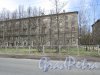 поселок Понтонный, Заводская улица, дом 2, литера А. Правая часть фасада здания. Фото 1 мая 2017 года.