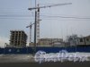 Будапештская улица, участок 1 (севернее дома 6, литера А по Будапештской улице). Общий вид строительства ЖК «Твин Хаус» со стороны Будапештской улицы. Фото 15 февраля 2018 года.
