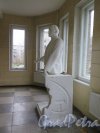 Торжковская ул., д. 4. Административное здание, 1956. Статуя В.И. Ленина на лестничной площадке. Вид справа. фото ноябрь 2015 г.