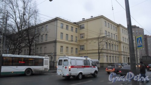 Улица Седова, дом 56. Санкт-Петербургский техникум железнодорожного транспорта. Фото 21 декабря 2016 года.