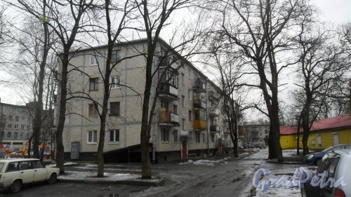 Красное Село, улица Лермонтова, дом 22, корпус 2. 4-этажный жилой дом серии 1ЛГ-507 1963 года постройки. 3 парадные, 48 квартир. Фото 15 марта 2017 года.