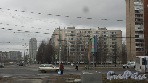Улица Байконурская, дом 7, корпус 1. 9-этажный жилой дом серии 1ЛГ-602В6 1974 года постройки. 8 парадных, 297 квартир. Фото 15 марта 2017 года.