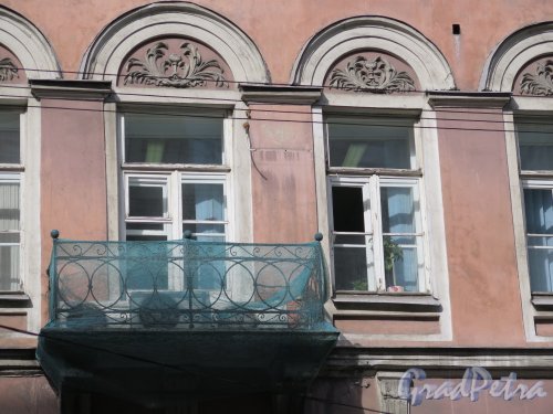 улица Ломоносова, д. 24. Доходный дом, 1884, арх. А. Х. Пель. Балкон. фото май 2015 г.