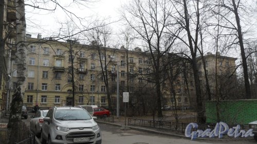 Улица Курчатова, дом 4.Вид дома со двора. Фото 27 марта 2017 года.