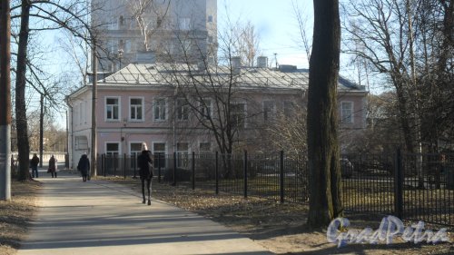 Улица Сердобольская, дом 6. Противотуберкулезный диспансер №11. Фото 30 марта 2017 года.