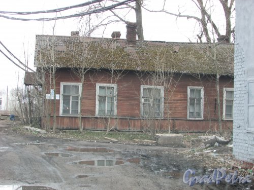 Малая Митрофаньевская улица, дом 5. Фрагмент сохранившегося здания Варшавской железной дороги. Фото 30 апреля 2017 года.