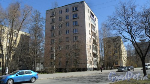 Улица Подводника Кузьмина, дом 14. 8-этажный жилой дом серии Г-4И 1963 года постройки. 1 парадная, 48 квартир. Фото 3 мая 2017 года.
