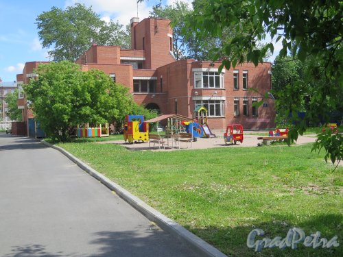Новгородская ул., д. 21. Детский сад № 144. Общий вид. фото июнь 2015 г.