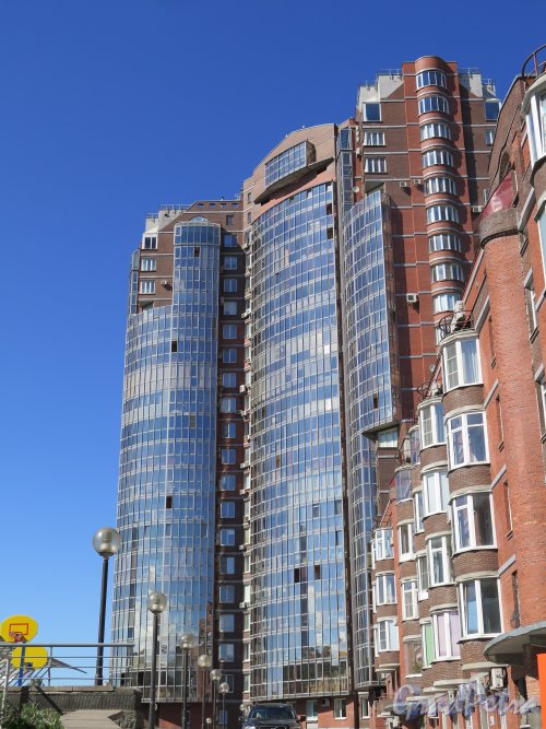Варшавская ул., д. 61. 20-ти этажный жилой комплекс "Олимп", 2006. Многоэтажная часть комплекса. фото июнь 2015 г.