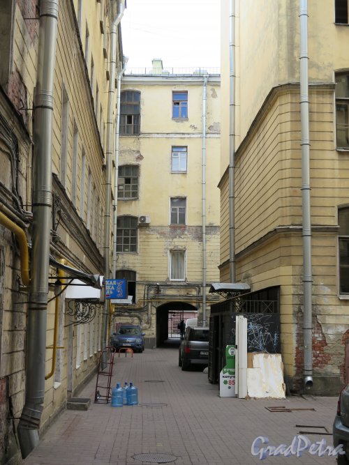 1-я Советская ул., д. 12. Проходной Двор на 2-ю Советскую ул, фото июль 2015 г.