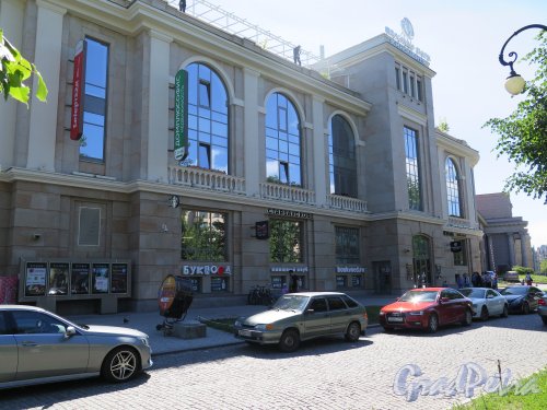 Александровский парк (улица), д. 4а, корп. 3а. Киноцентр «Великан Парк». Фасад со стороны парка. фото июль 2015 г.