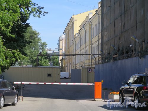 Госпитальная ул. Вид улицы со стороны Парадной ул. Четная сторона. фото июль 2015 г.