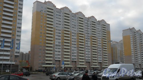 Улица Глухарская, дом 33, корпус 1. Фото 14 ноября 2017 года.