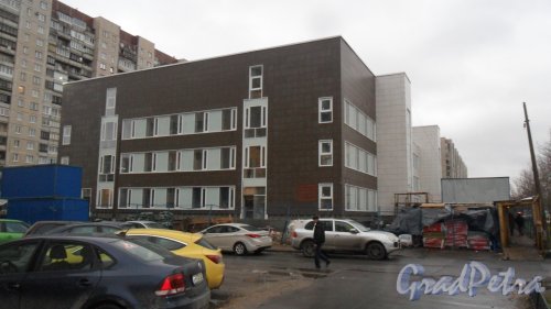 Улица Вербная, дом 16, участок 1. Строительство поликлиники для взрослых. Готовность объекта 26 ноября 2017 года.