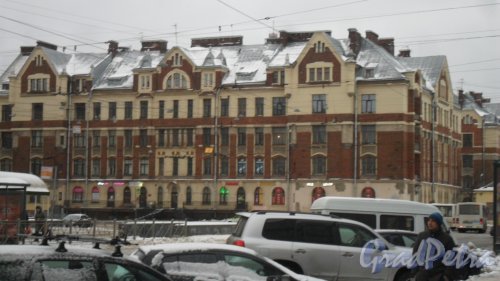 Боткинская улица, дом 1, литер А. 5-этажный жилой дом 1910 года постройки. 4 парадные, 42 квартиры. Фото 24 декабря 2017 года.