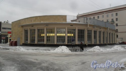 Боткинская улица, дом 5. Вестибюль станции метро «Площадь Ленина». Фото 24 декабря 2017 года.
