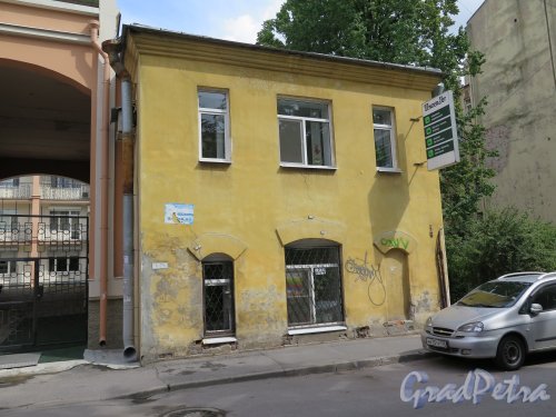 Подрезова ул., д. 19 / Бармалеева ул., 22. Фасад здания по ул. Подрезова. фото июль 2015 г.