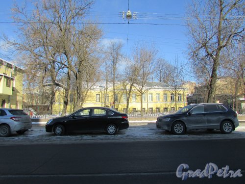 улица Марата, дом 79, литера А. Общий вид участка со стороны Звенигородской улицы. Фото 28 февраля 2018 года.
