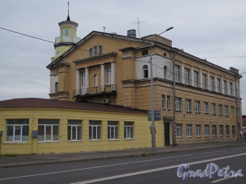 Днепропетровская ул., д. 18. Здание администрации Автобусного парка N 1,  1950-е. Общий вид. фото сентябрь 2015 г.