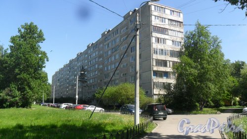 Улица Димитрова, дом 14, корпус 2. 9-этажный жилой дом серии 1ЛГ-602В-8 1972 года постройки. 8 парадных, 288 квартир. Фото 29 мая 2018 года.
