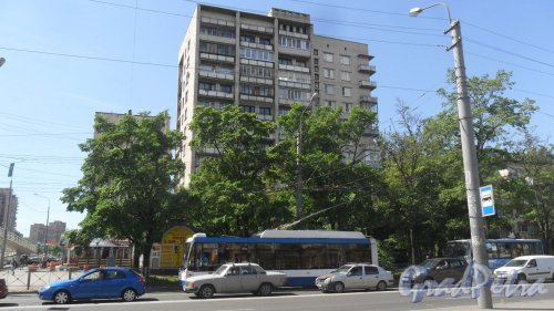 Будапештская улица, дом 41. 12-этажный жилой дом серии щ-5416 1969 года постройки. 1 парадная, 84 квартиры. Фото 30 мая 2018 года.