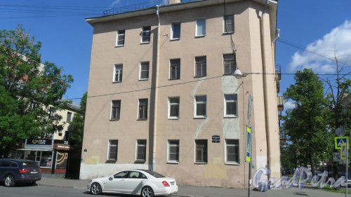 Воронежская улица, дом 98. 4-этажный жилой дом до 1917 года постройки, год проведения реконструкции 1963. 2 парадные, 24 квартиры. Фото 31 мая 2017 года.