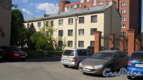 Воронежская улица, дом 94. 3-этажный жилой дом. Год проведения реконструкции 1961 год. 1 парадная, 18 квартир. Фото 31 мая 2018 года.