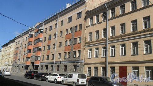 Воронежская улица, дом 76. 5-6-этажный жилой дом 2006 года постройки. 2 парадные, 41 квартира. Фото 31 мая 2018 года.