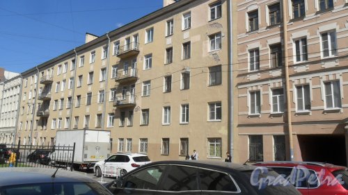 Воронежская улица, дом 46-48, литер А. 5-этажный жилой дом индивидуального проекта 1962 года постройки. 3 парадные, 43 квартиры. Фото 31 мая 2018 года.