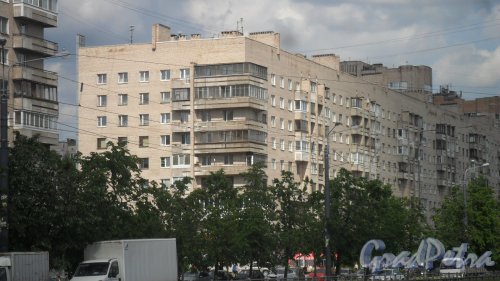 Улица Димитрова, дом 16, корпус 1. 9-этажная секция 131 серии (1-7 парадные). Фото 18 июня 2018 года.