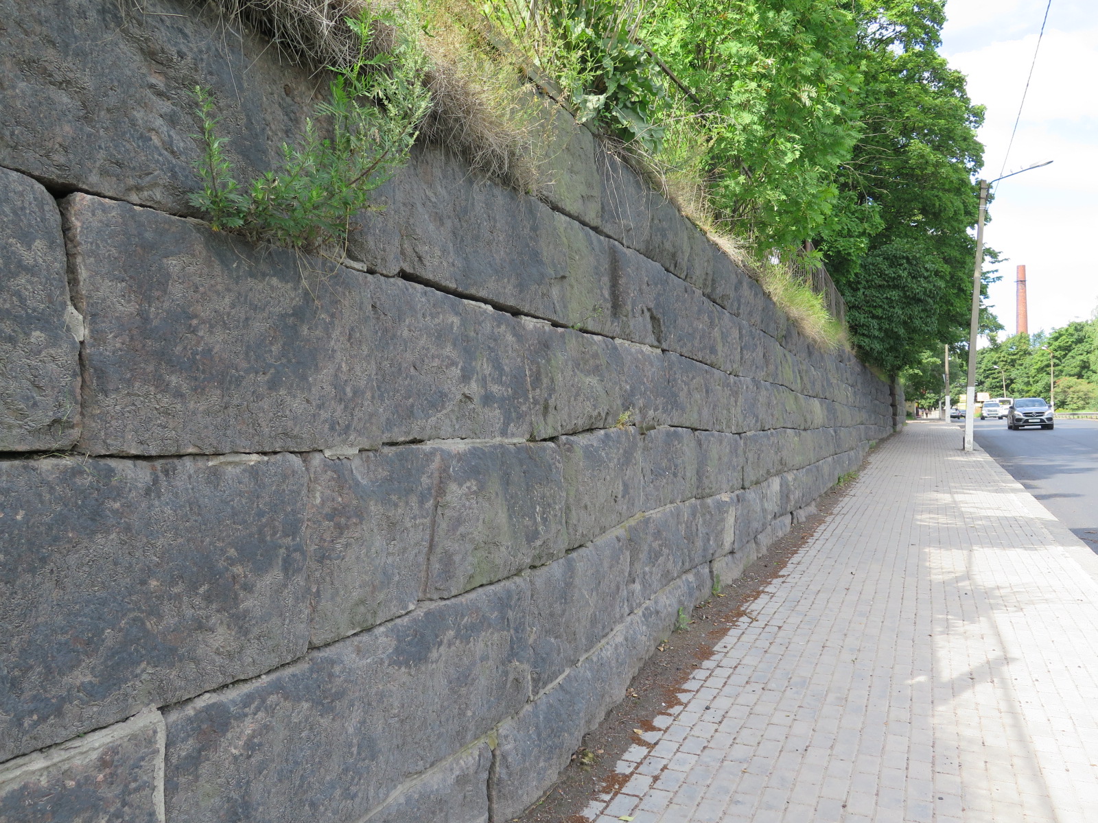 Участок ул куйбышева. Каменная подпорная стена городской набережной. Выборгский гранит картинки.